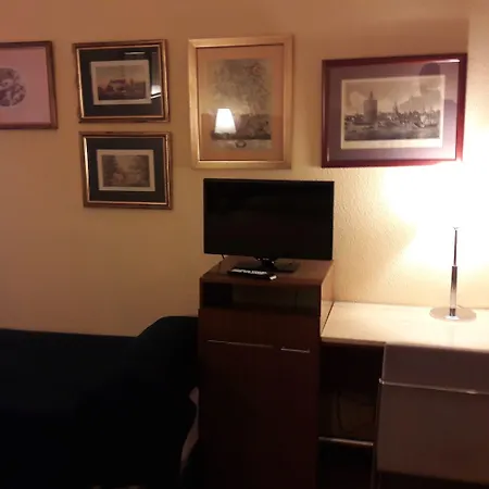 Vtz The Orus Factory - Parking Muy Economico 萨拉戈萨