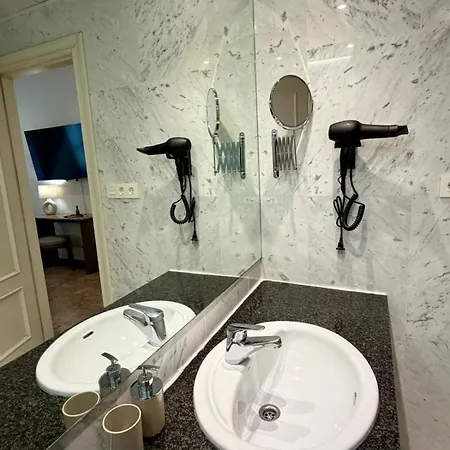 Vtz The Orus Factory - Parking Muy Economico Hotel 2*