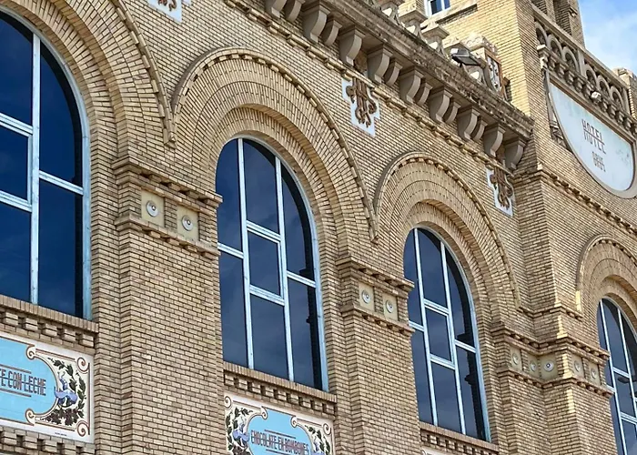 Vtz The Orus Factory - Parking Muy Economico ホテル サラゴサ